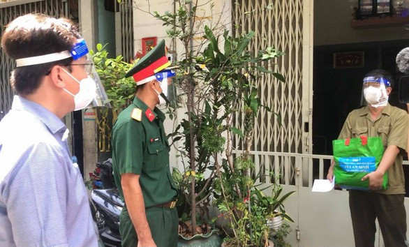 针对胡志明市贫困者开展社会民生一揽子扶助计划 ảnh 1