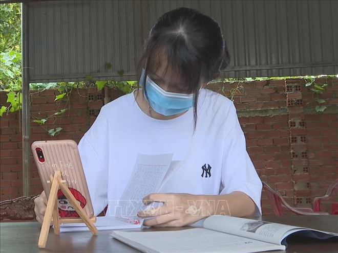 平福省向贫困学生提供1万台智能手机 ảnh 1 平福省向贫困学生提供1万台智能手机 ảnh 1