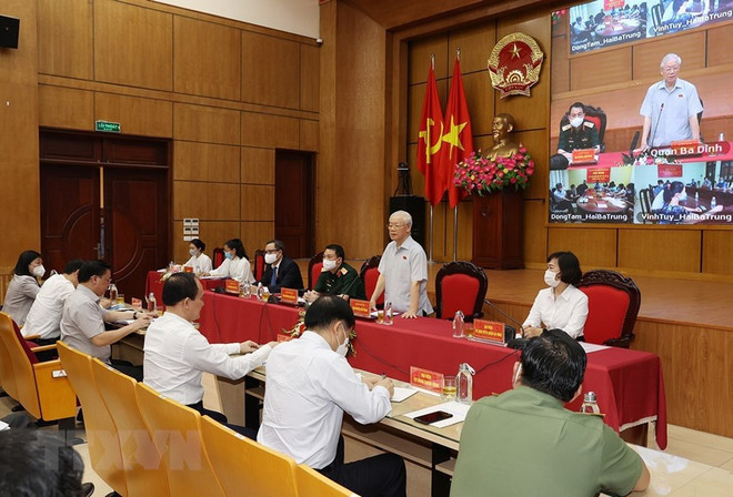 越共中央总书记阮富仲与河内市选民接触 ảnh 2 越共中央总书记阮富仲与河内市选民接触 ảnh 2