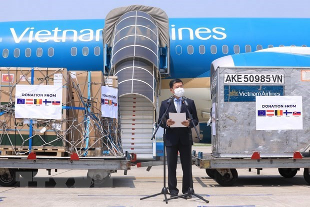 为全民接种疫苗的目标做出努力 同心协力将疫苗运回越南 ảnh 3