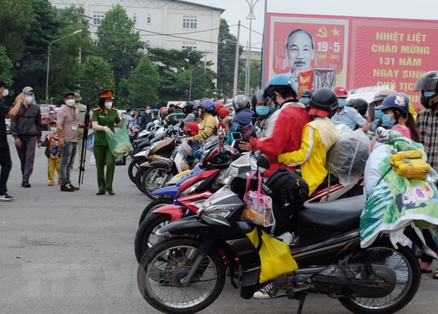 越南各地方尽量帮助群众从疫区安全返乡 ảnh 1
