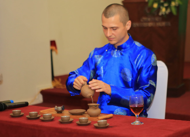 承天顺化省茶艺大师比赛吸引15个国家代表参加 ảnh 1