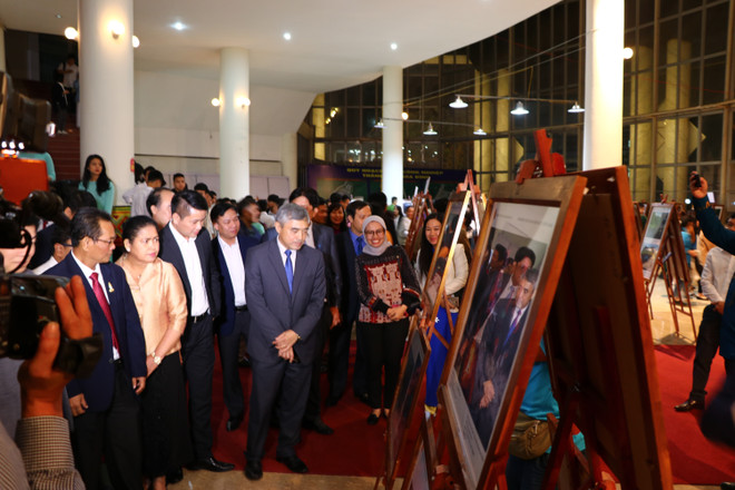 东盟共同体纪录片暨图片展在和平省举行 ảnh 1 东盟共同体纪录片暨图片展在和平省举行 ảnh 1