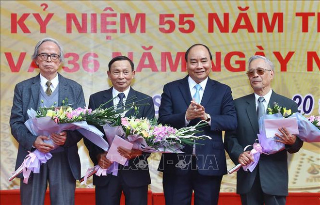 阮春福走访河内市多福高中学校 ảnh 1