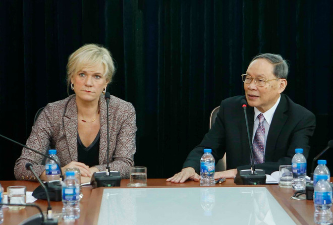 德国左派党代表团对越南橙剂受害者表示同情 ảnh 1