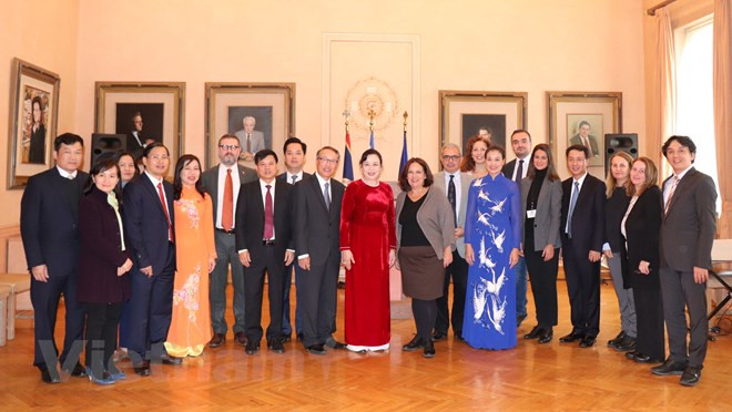 首都河内与希腊首都雅典促进文化、旅游和贸易的合作 ảnh 2