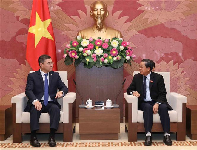 国会副主席杜伯巳会见哈萨克斯坦“祖国之光党”中央书记朱马瑟夫 ảnh 1 国会副主席杜伯巳会见哈萨克斯坦“祖国之光党”中央书记朱马瑟夫 ảnh 1