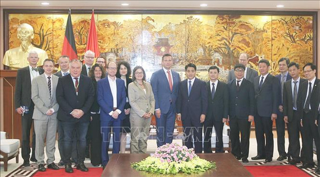 河内为德国企业对供水和处理环境污染项目投资创造便利条件 ảnh 2 河内为德国企业对供水和处理环境污染项目投资创造便利条件 ảnh 2