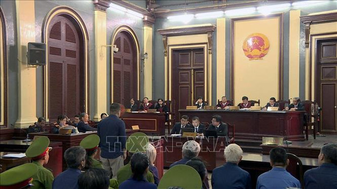 DAB损失3.6万亿越盾一案：陈方平和潘文英武出庭受审 ảnh 1