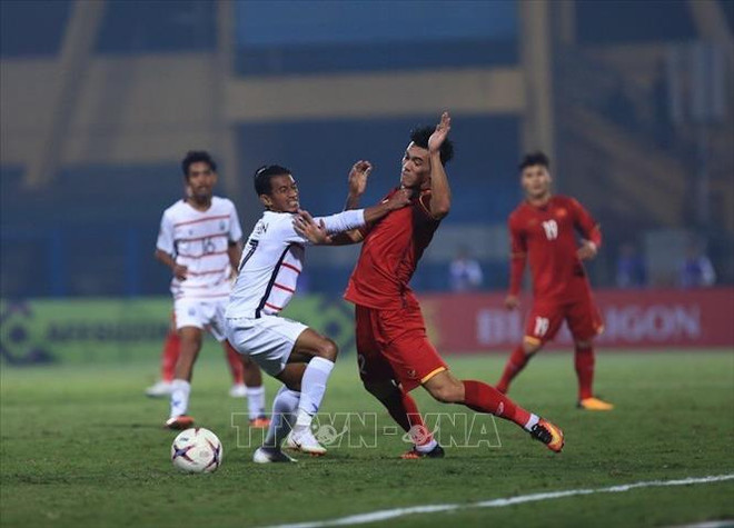 2018年AFF CUP: 越南队三比零大胜柬埔寨 获得A组第一名 ảnh 2