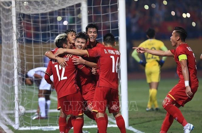 2018年AFF CUP: 越南队三比零大胜柬埔寨 获得A组第一名 ảnh 1