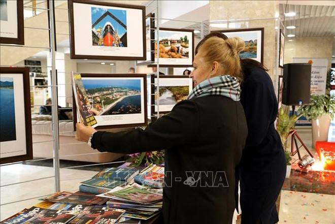 “从海洋岛屿角度来看越南风土人情”图片展在莫斯科举行 ảnh 3