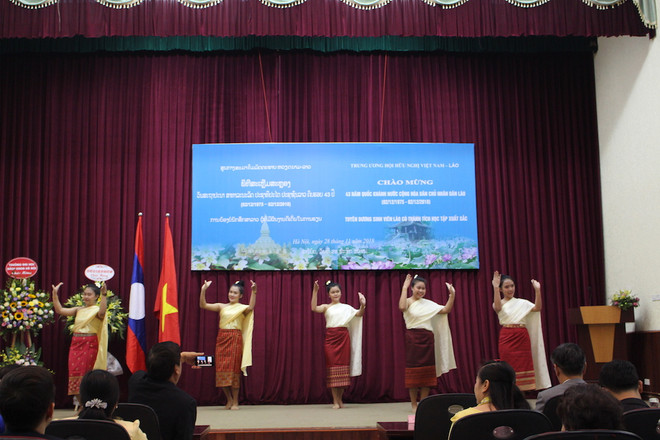 进一步巩固与发展越老特殊、罕见的友好关系 ảnh 1