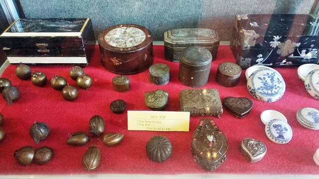 九龙江三角洲各民族服装和首饰专题展 ảnh 1 九龙江三角洲各民族服装和首饰专题展 ảnh 1