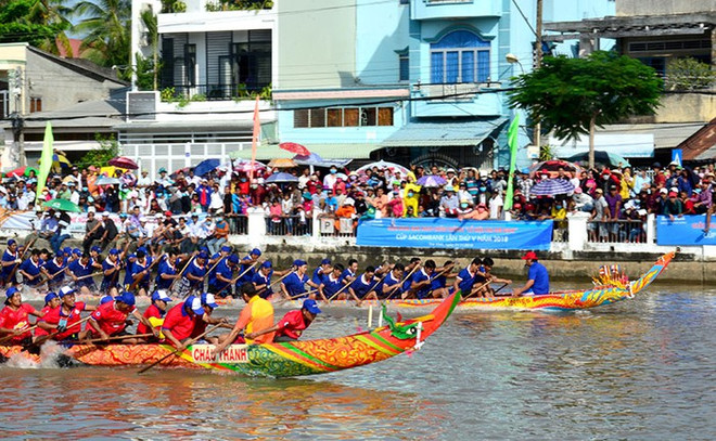 高棉族拜月节与龙舟赛在茶荣、朔庄热闹举行 ảnh 2