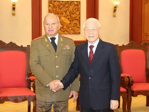 越共中央总书记、国家主席阮富仲会见古巴革命武装力量部部长 ảnh 1 越共中央总书记、国家主席阮富仲会见古巴革命武装力量部部长 ảnh 1
