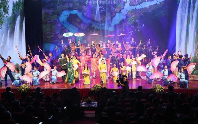 越中边境国防友好交流座谈会在越南高平省举行 ảnh 1