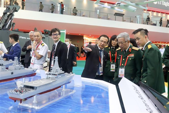 越南国防部代表团对新加坡进行工作访问 ảnh 1 越南国防部代表团对新加坡进行工作访问 ảnh 1