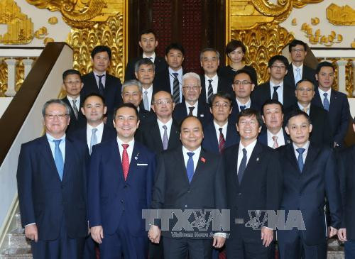 越南政府总理阮春福会见日本三重县知事 ảnh 1 越南政府总理阮春福会见日本三重县知事 ảnh 1