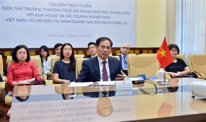 “越南:新冠肺炎疫情后的投资经营机会”视频座谈会在河内举行 ảnh 1 “越南:新冠肺炎疫情后的投资经营机会”视频座谈会在河内举行 ảnh 1