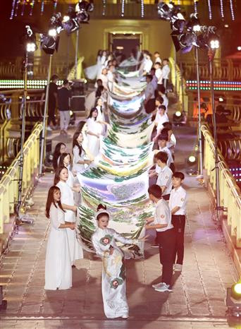 2023雄王庙会：创下3项越南吉尼斯纪录 ảnh 2