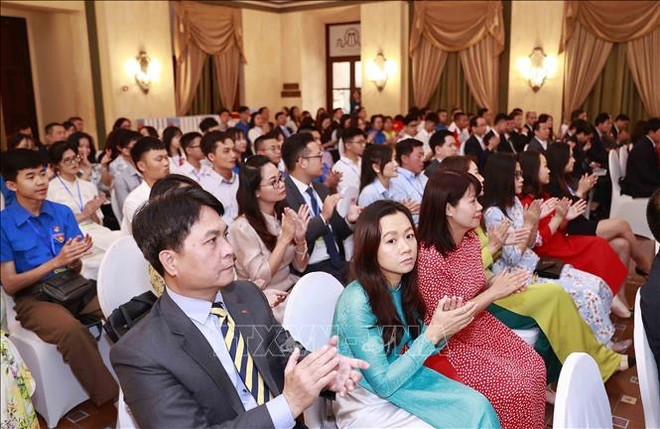 越南国会主席王廷惠与旅居古巴越南人代表会面 ảnh 2