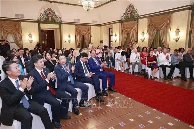 越南国会主席王廷惠：越南与古巴传统友谊万古长存 ảnh 2