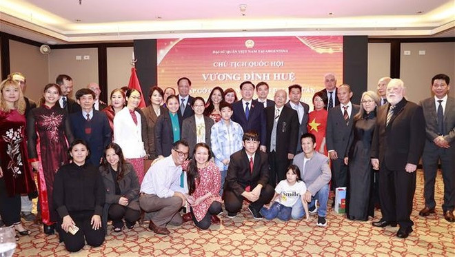 国会主席王廷惠与旅阿根廷越侨会面 ảnh 2 国会主席王廷惠与旅阿根廷越侨会面 ảnh 2