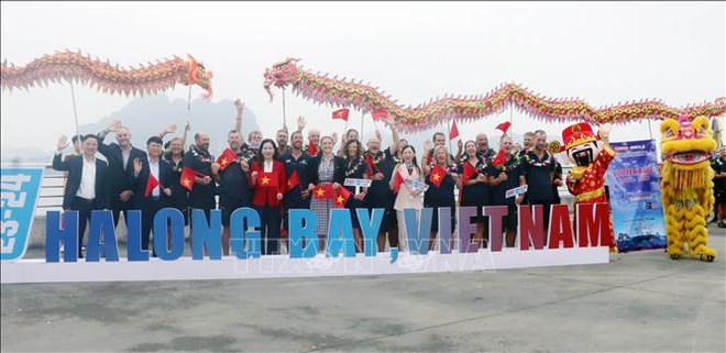 向克利伯环球帆船赛船队介绍广宁省之美 ảnh 1 向克利伯环球帆船赛船队介绍广宁省之美 ảnh 1