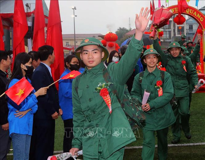 全国各地举行2024年新兵交接仪式 ảnh 1 全国各地举行2024年新兵交接仪式 ảnh 1