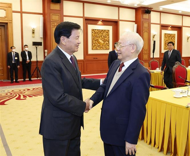 越老两党高层会晤在河内举行 不断培育和加强越老特殊团结关系 ảnh 1 越老两党高层会晤在河内举行 不断培育和加强越老特殊团结关系 ảnh 1