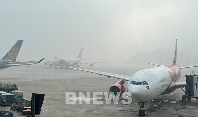 荣市国际航空港因大雾天气取消多个航班 ảnh 1