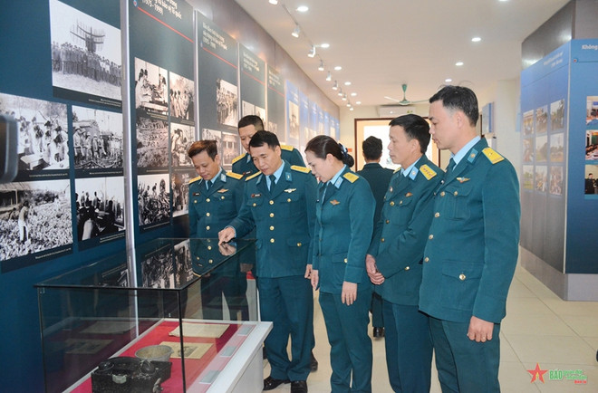 “神眼看守祖国”专题展正式开展 ảnh 1