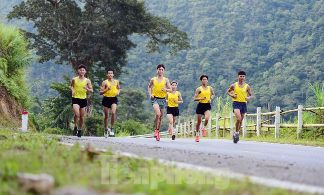 2023年《前锋报》长跑和马拉松锦标赛汇聚4000至5000名运动员参赛 ảnh 1