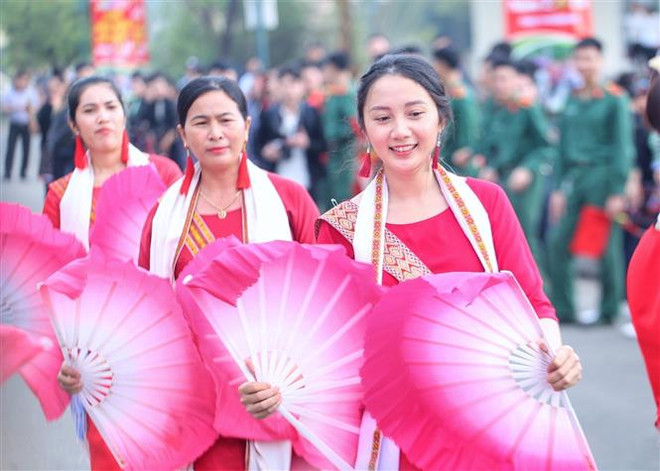 越南国家代主席出席“全国各地春色”节日 ảnh 2 越南国家代主席出席“全国各地春色”节日 ảnh 2