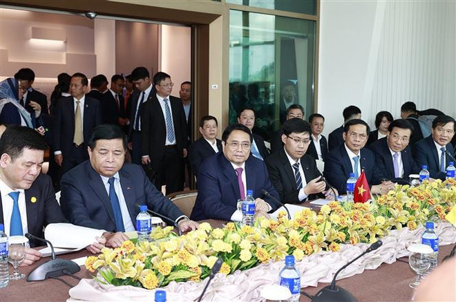 越南政府总理范明政与文莱石油和能源领域企业代表举行座谈会 ảnh 1 越南政府总理范明政与文莱石油和能源领域企业代表举行座谈会 ảnh 1