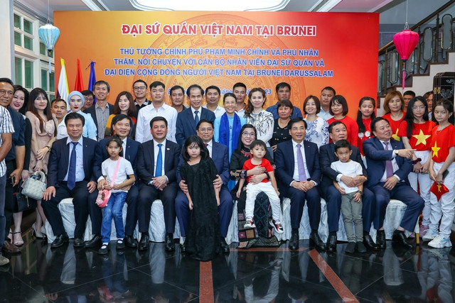 越南政府总理范明政与旅居文莱越南人社群举行见面会 ảnh 1 越南政府总理范明政与旅居文莱越南人社群举行见面会 ảnh 1