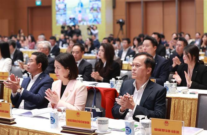 越南政府总理范明政主持召开全国房地产市场困难化解线上会议 ảnh 2 越南政府总理范明政主持召开全国房地产市场困难化解线上会议 ảnh 2