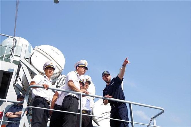 越南海军与英国皇家海军举行联合演习 ảnh 1