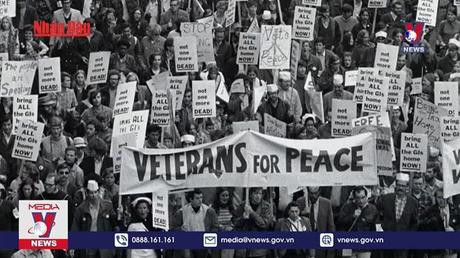 美国人录制1975年后的越南记录片首映 ảnh 1