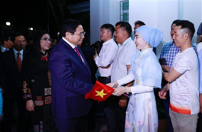 越南政府总理范明政与旅居文莱越南人社群举行见面会 ảnh 2 越南政府总理范明政与旅居文莱越南人社群举行见面会 ảnh 2