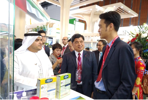 越南乳业股份公司成功签订了向迪拜出口牛奶的合同 ảnh 1