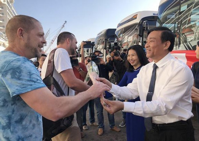 巴地头顿省为“地中海辉煌号”五星级豪华游轮举行欢迎仪式 ảnh 3