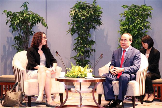 胡志明市市委书记会见德国黑森州代表团 ảnh 1 胡志明市市委书记会见德国黑森州代表团 ảnh 1