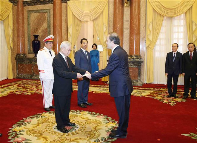 越共中央总书记、国家主席阮富仲会见外国新任驻越大使 ảnh 2 越共中央总书记、国家主席阮富仲会见外国新任驻越大使 ảnh 2