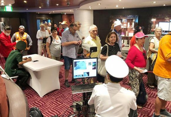 巴地头顿省为“地中海辉煌号”五星级豪华游轮举行欢迎仪式 ảnh 2