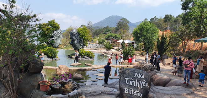 林同省大叻雕刻地道就泰国游客与越南游客发生摩擦一事道歉 ảnh 1