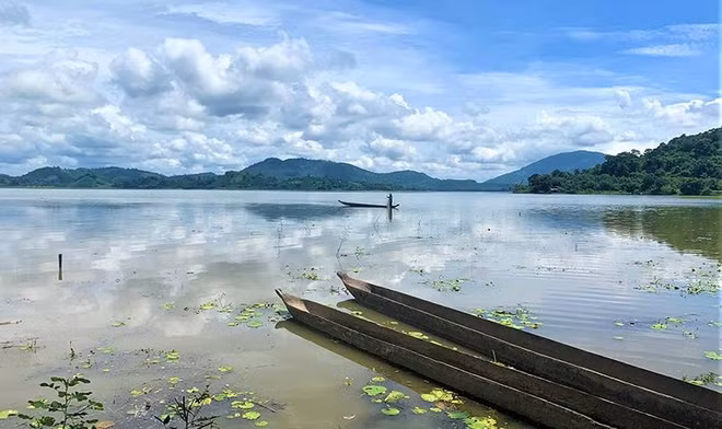 西原大森林中颇具诗意的乐湖 ảnh 1