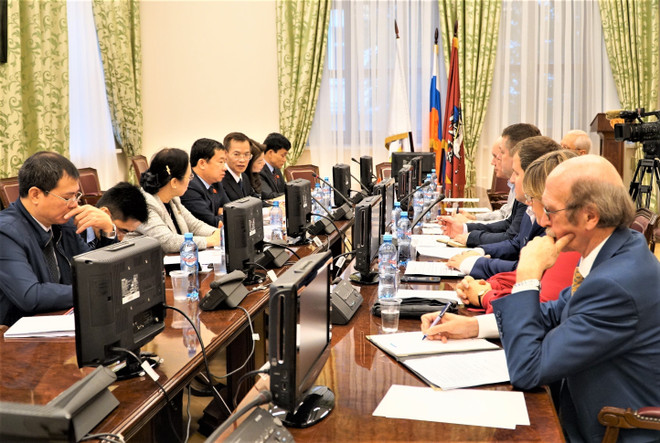 越南国会对外委员会代表团对越俄两国所签署各项国际条约执行情况进行监督 ảnh 2