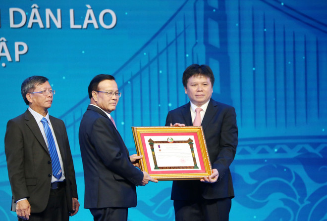 LaoVietbank成为越老经济合作桥梁和特殊团结友谊的象征 ảnh 1